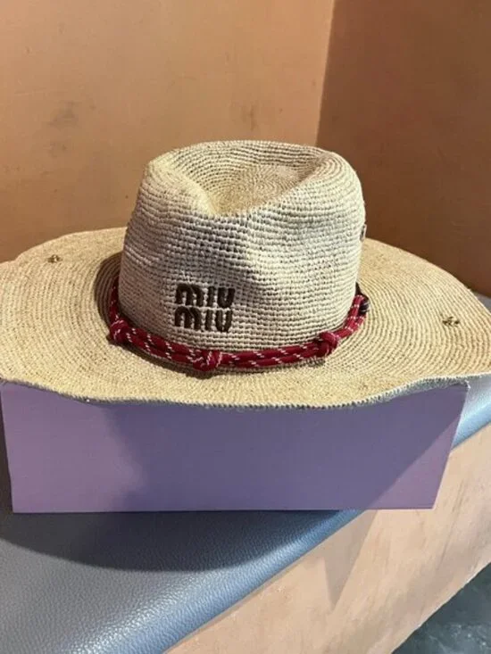 Miu Miu Women's Elegant Beige Straw Hat with Striking Red Bow - Picture 4 of 6